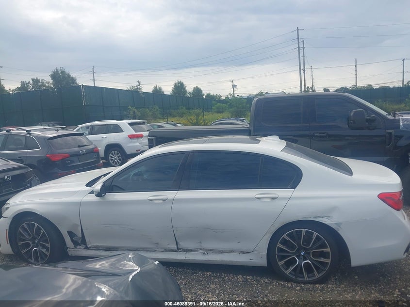 Фото 14 - BMW 750I