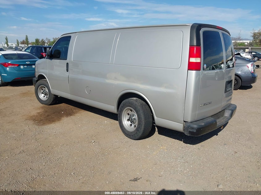 CHEVROLET EXPRESS 2005 VIN 1GCFG15T151211823