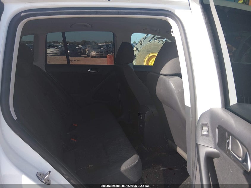 VOLKSWAGEN TIGUAN 2014 VIN WVGAV3AX0EW572785