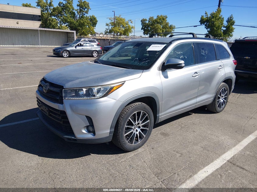 2017 TOYOTA HIGHLANDER auction photo 2