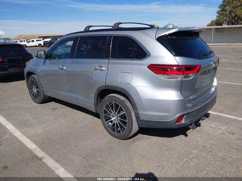 2017 TOYOTA HIGHLANDER auction photo 3