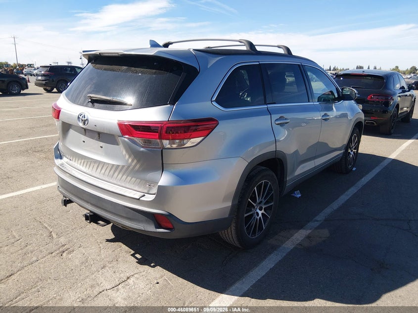 2017 TOYOTA HIGHLANDER auction photo 4