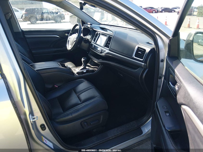 2017 TOYOTA HIGHLANDER auction photo 5