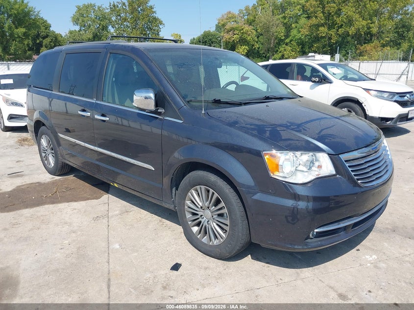 2014 CHRYSLER TOWN & COUNTRY auction photo 1