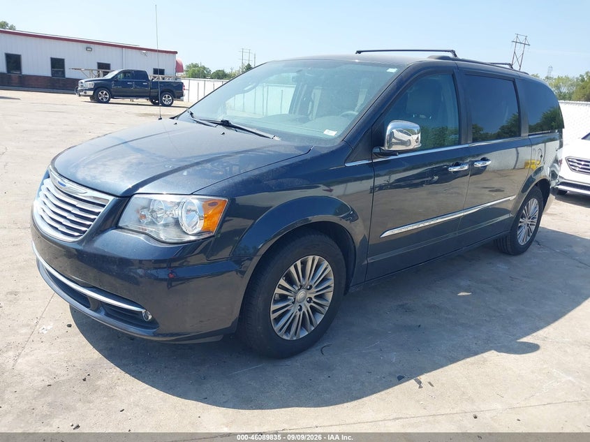 2014 CHRYSLER TOWN & COUNTRY auction photo 2