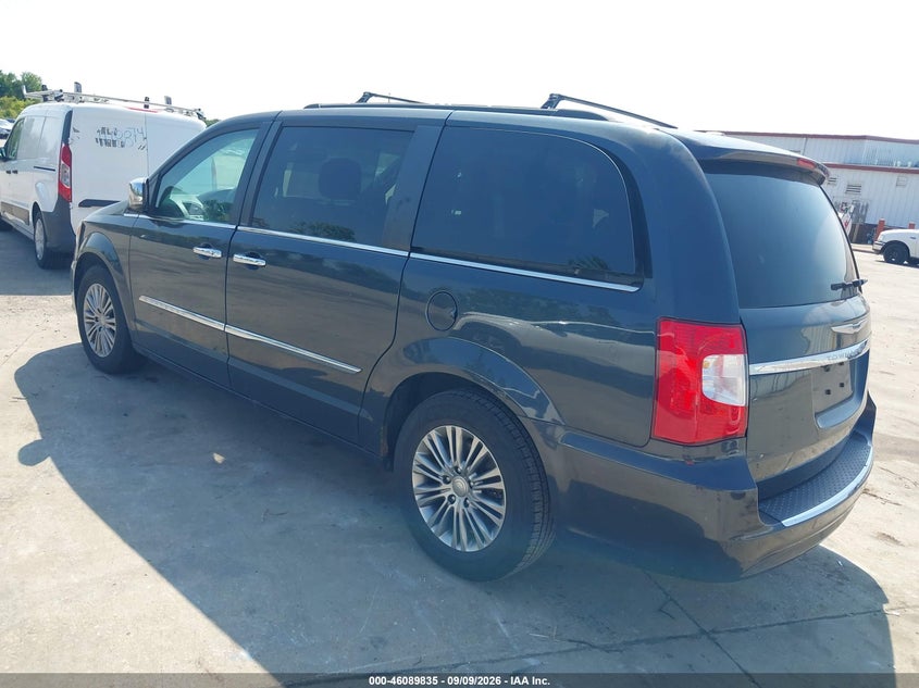 2014 CHRYSLER TOWN & COUNTRY auction photo 3