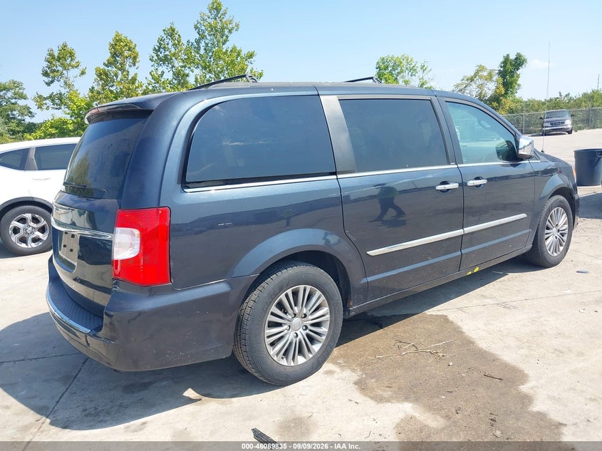 2014 CHRYSLER TOWN & COUNTRY auction photo 4