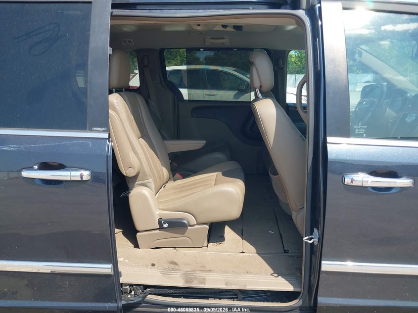 2014 CHRYSLER TOWN & COUNTRY auction photo 8
