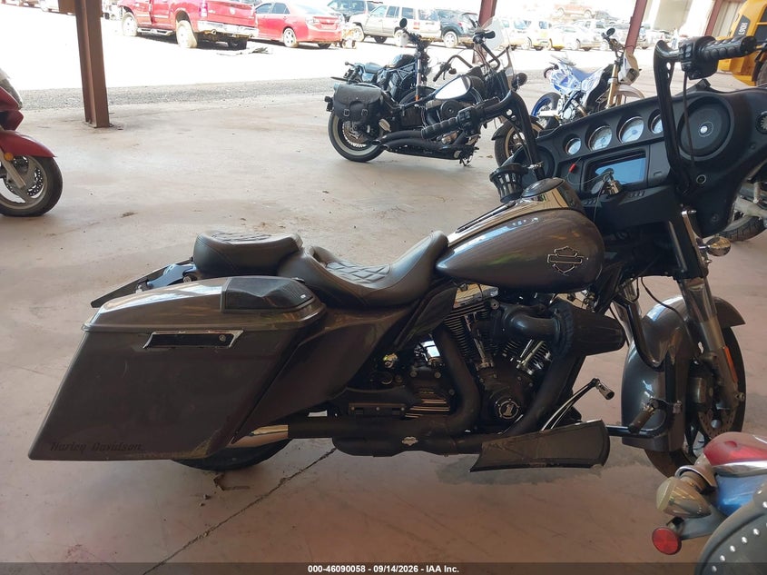 HARLEY-DAVIDSON FLHX 2014