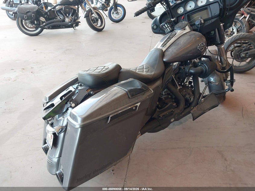 HARLEY-DAVIDSON FLHX 2014
