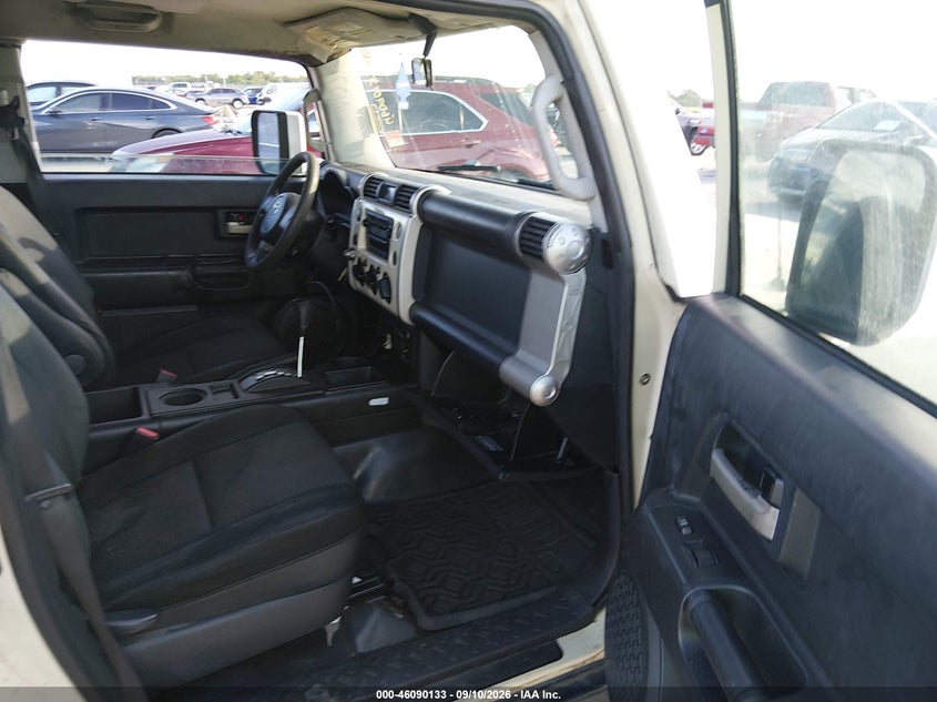 2008 TOYOTA FJ CRUISER auction photo 5