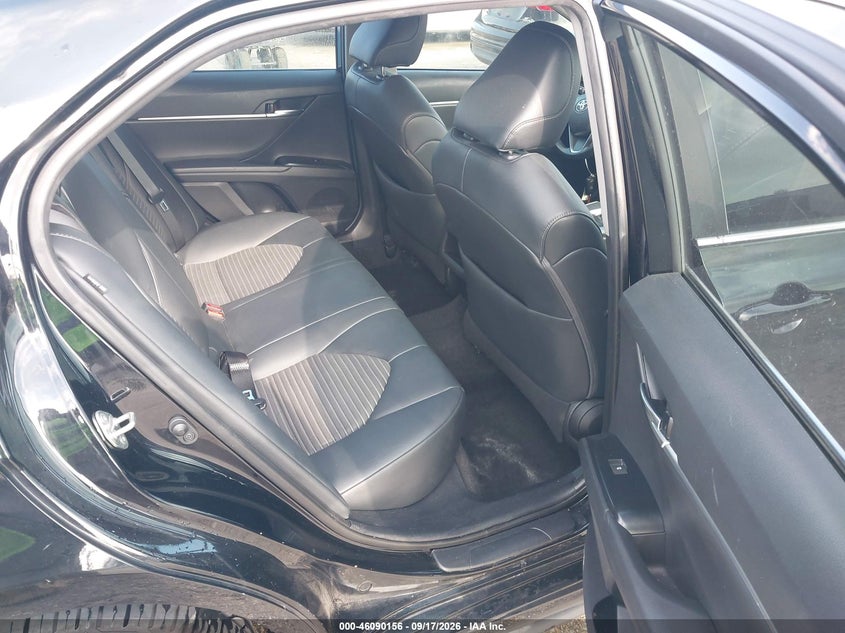 TOYOTA CAMRY - zdjęcie 8