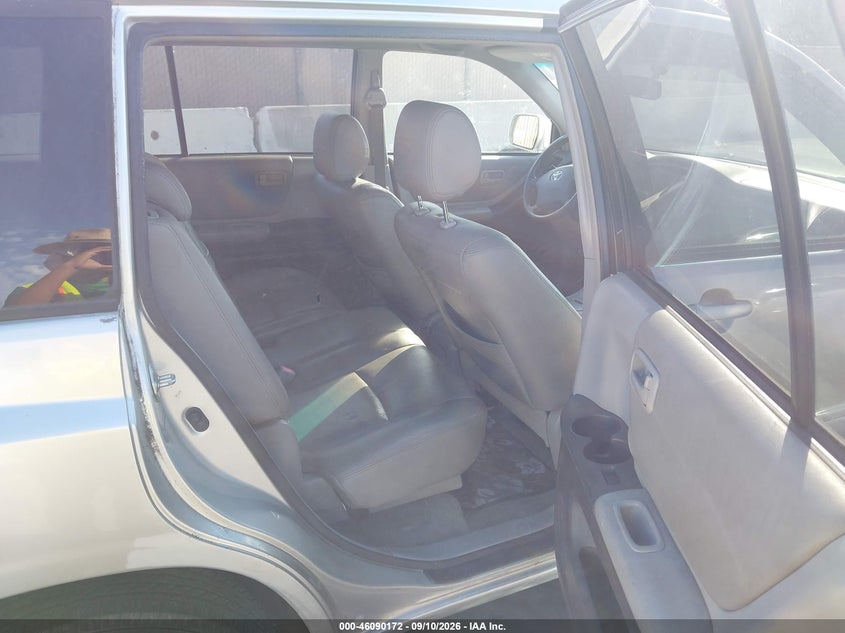 2004 TOYOTA HIGHLANDER auction photo 8