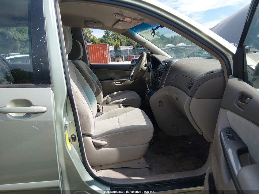 2009 TOYOTA SIENNA auction photo 5