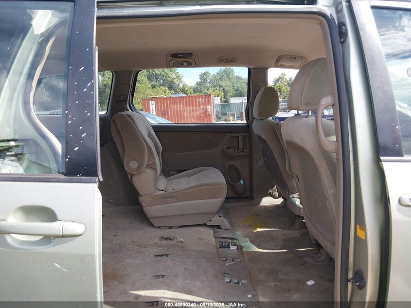 2009 TOYOTA SIENNA auction photo 8