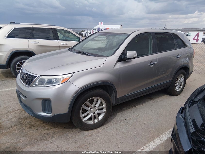 2015 KIA SORENTO auction photo 2