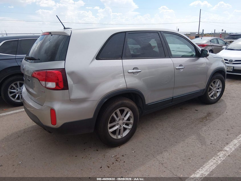 2015 KIA SORENTO auction photo 4