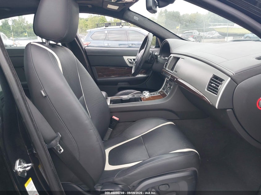 2012 JAGUAR XF auction photo 5