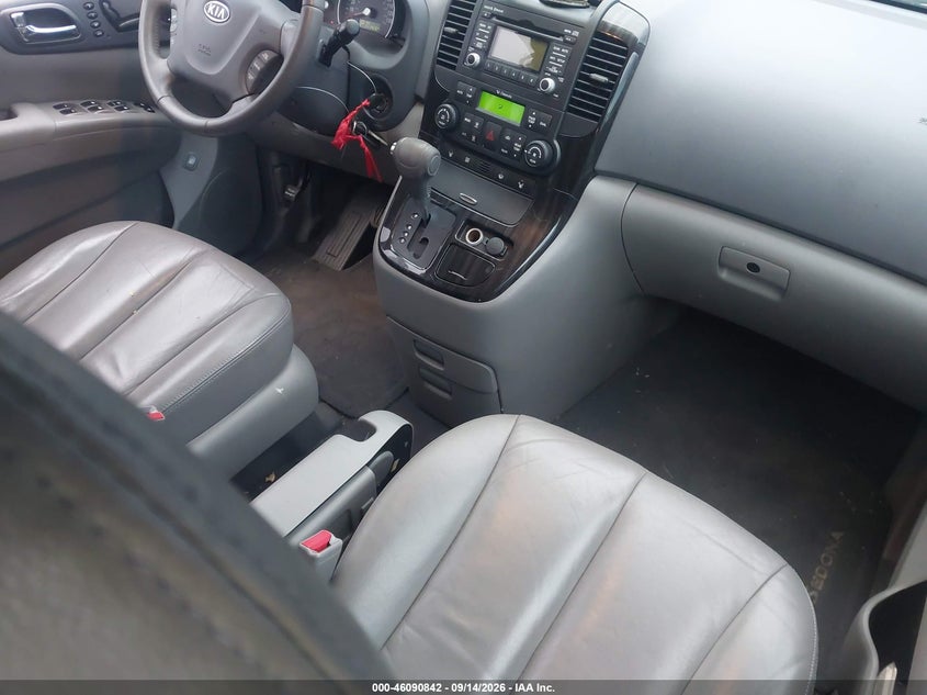2011 KIA SEDONA auction photo 5