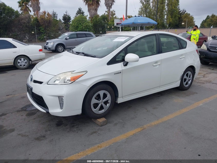 2015 Toyota Prius, Right Side, IAAI, VIN JTDKN3DU6F0399949 — photo 2