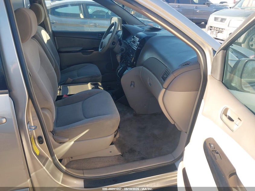 2005 TOYOTA SIENNA auction photo 5