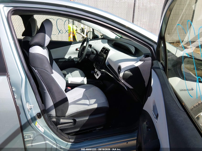 2016 TOYOTA PRIUS auction photo 5