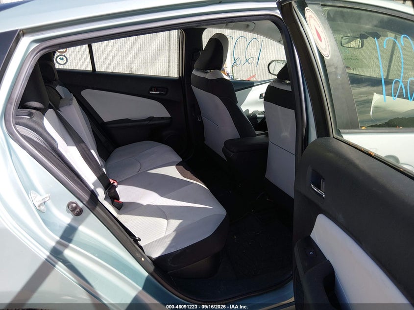 2016 TOYOTA PRIUS auction photo 8