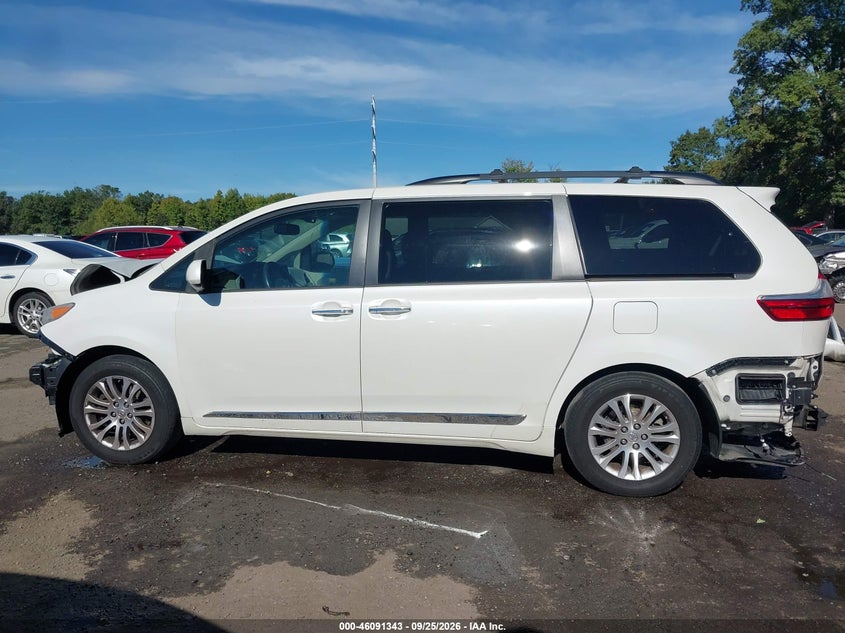 TOYOTA SIENNA - zdjęcie 15