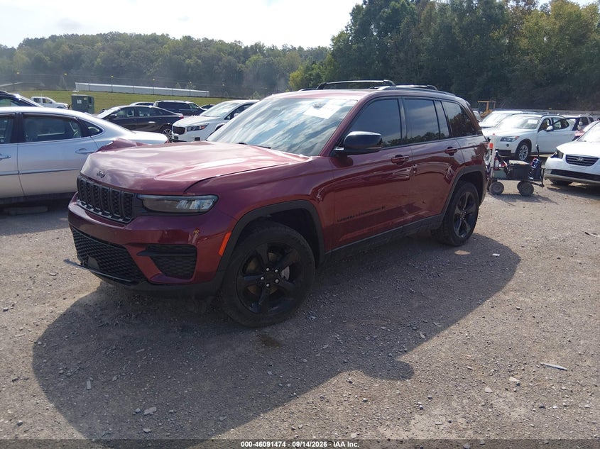 2023 Jeep Grand Cherokee Altitude 4X4, Right Front, IAAI, VIN 1C4RJHAG9PC543631 — photo 2