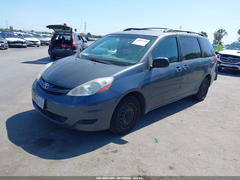 2008 TOYOTA SIENNA auction photo 2