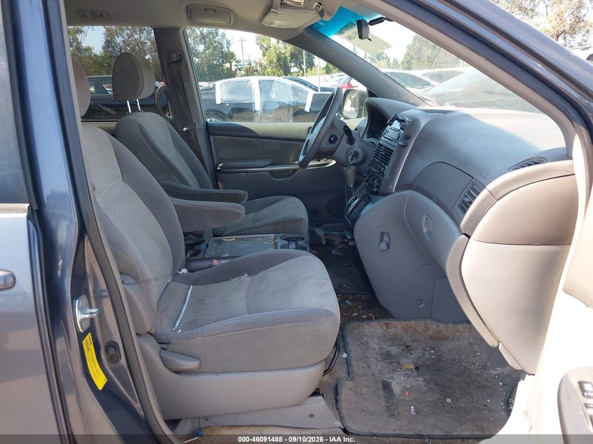 2008 TOYOTA SIENNA auction photo 5