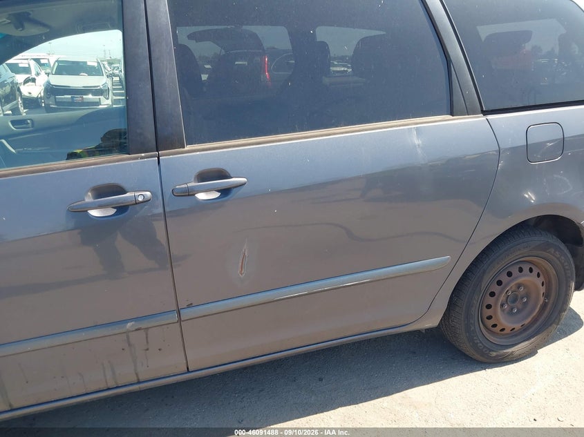 2008 TOYOTA SIENNA auction photo 6