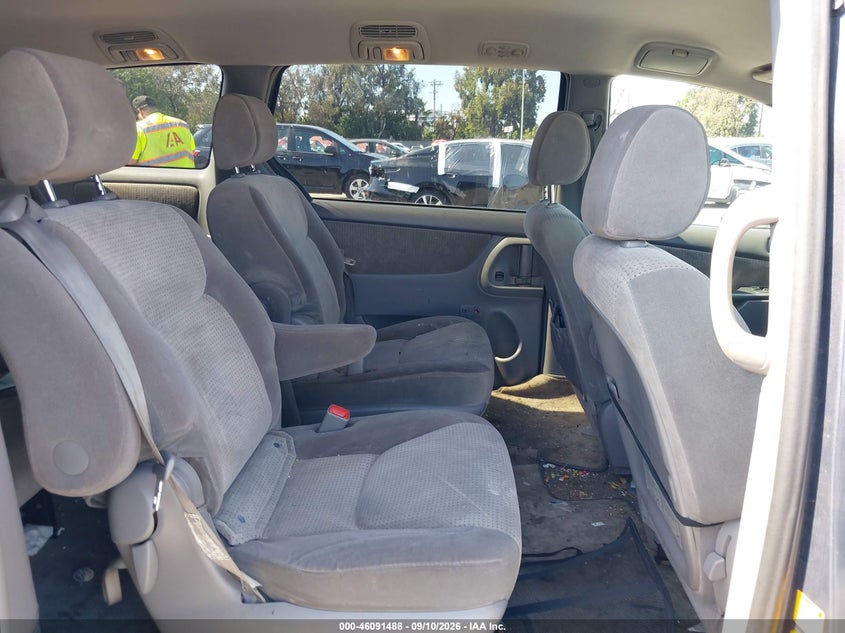 2008 TOYOTA SIENNA auction photo 8