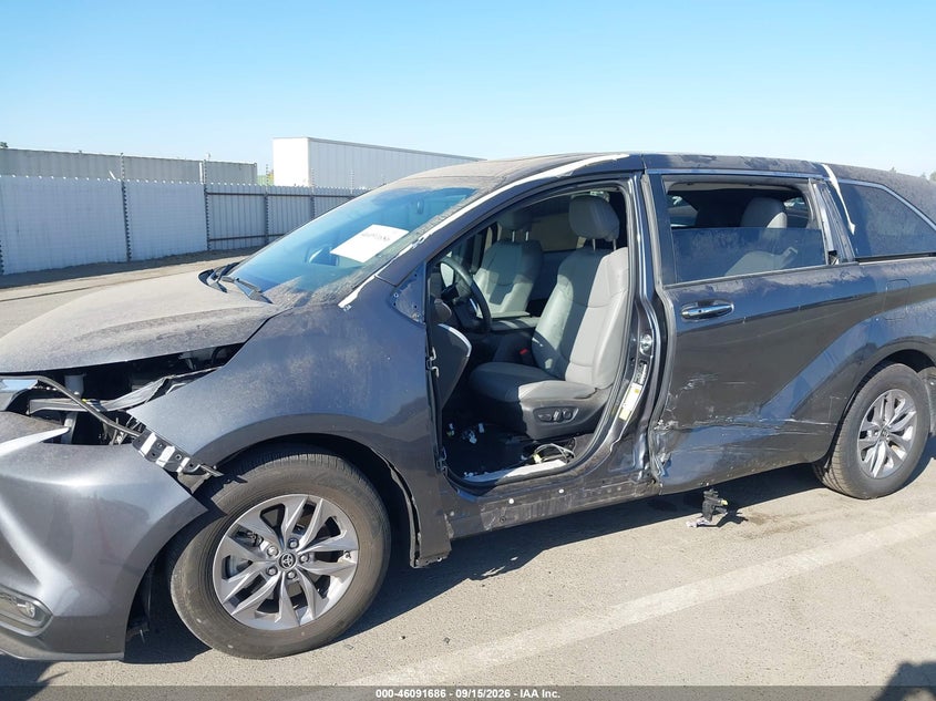 TOYOTA SIENNA - zdjęcie 6