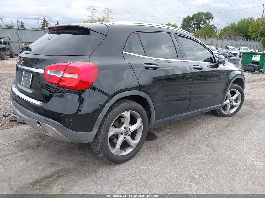 2019 MERCEDES-BENZ GLA 250 — zdjęcie 4