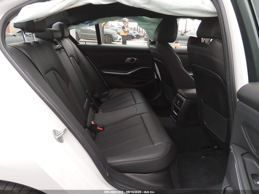 BMW 330I - zdjęcie 8