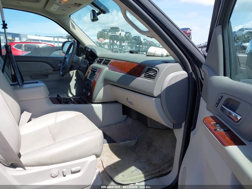 2010 CHEVROLET TAHOE auction photo 5