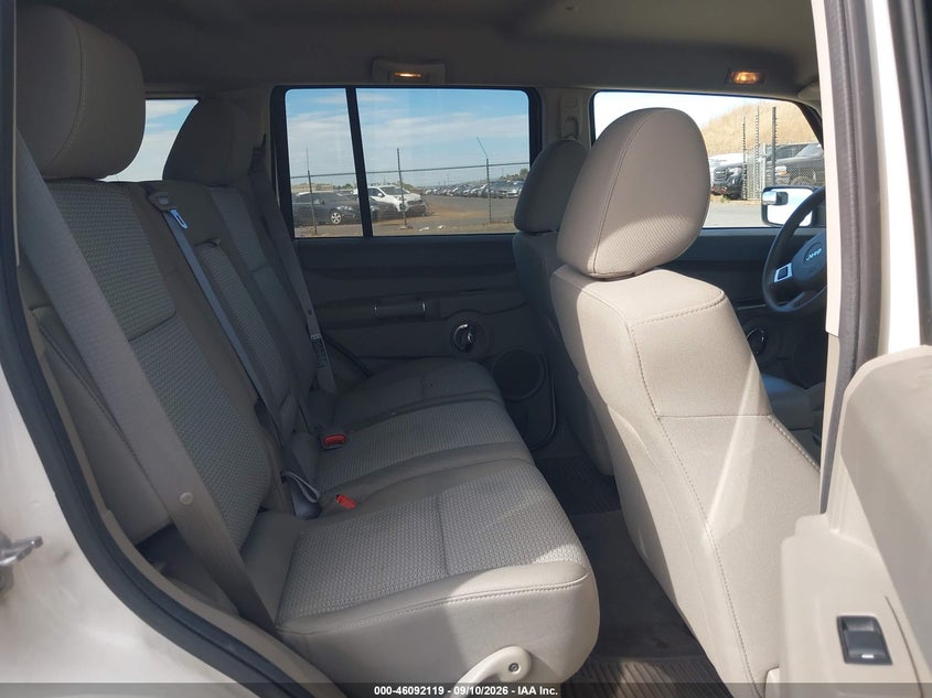2010 JEEP COMMANDER auction photo 8