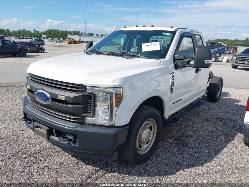 2019 FORD F-350 CHASSIS auction photo 2