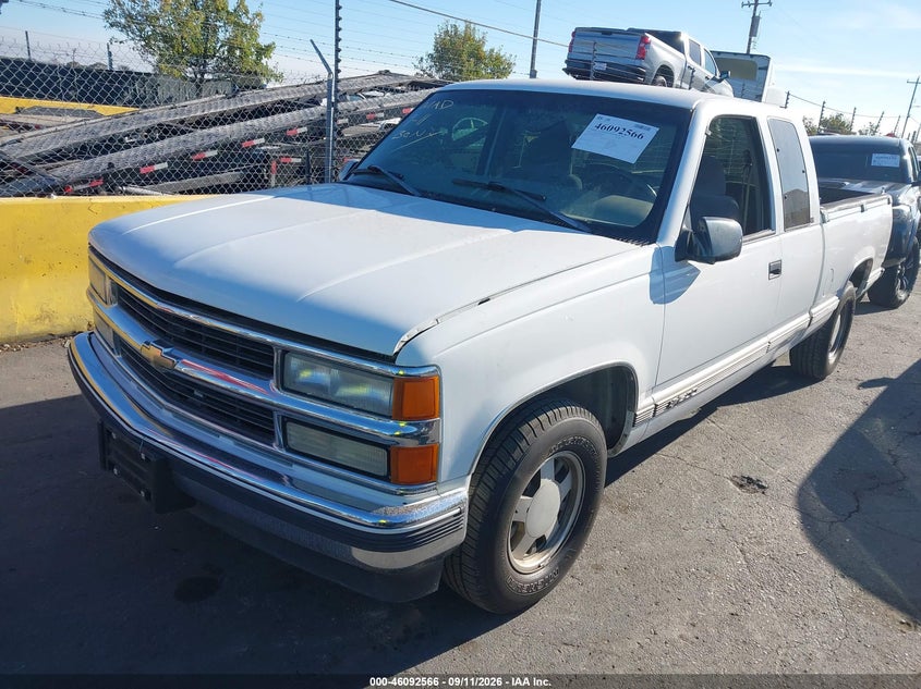 1999 CHEVROLET C1500 auction photo 2