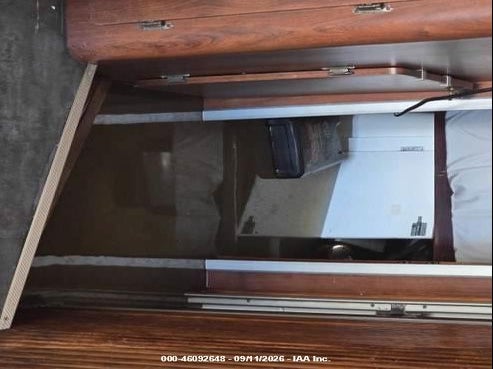 1989 LUHRS TOURNAMENT 320 auction photo 5