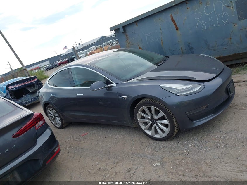 TESLA MODEL 3 - zdjęcie 13