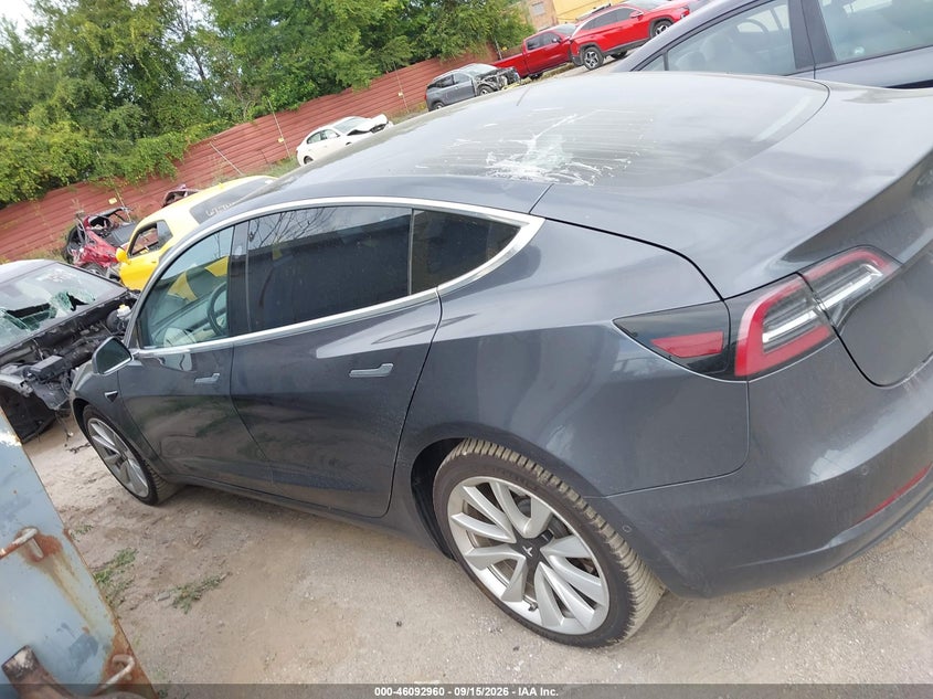 TESLA MODEL 3 - zdjęcie 14