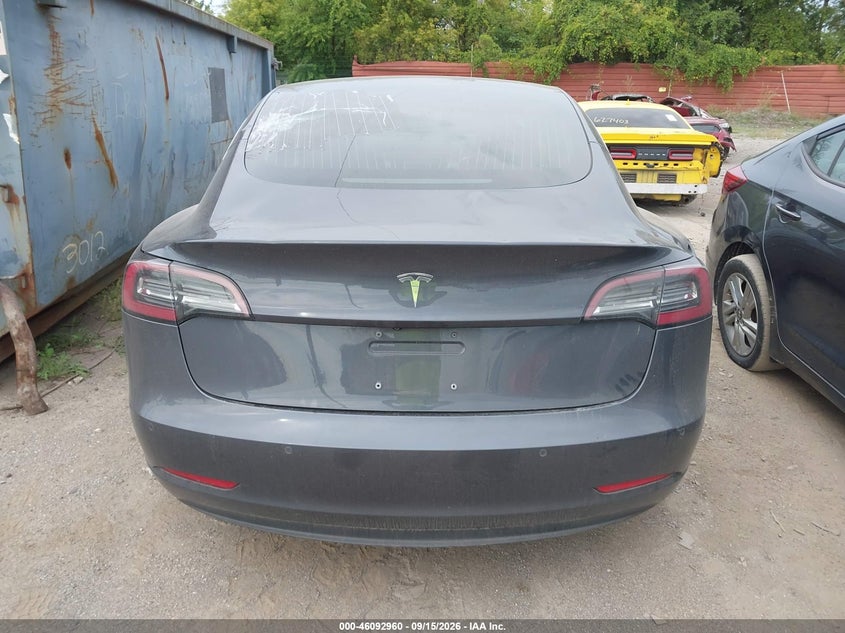 TESLA MODEL 3 - zdjęcie 16