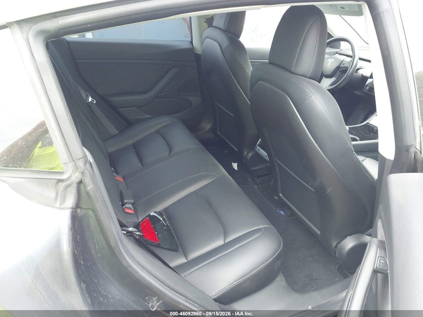 TESLA MODEL 3 - zdjęcie 8