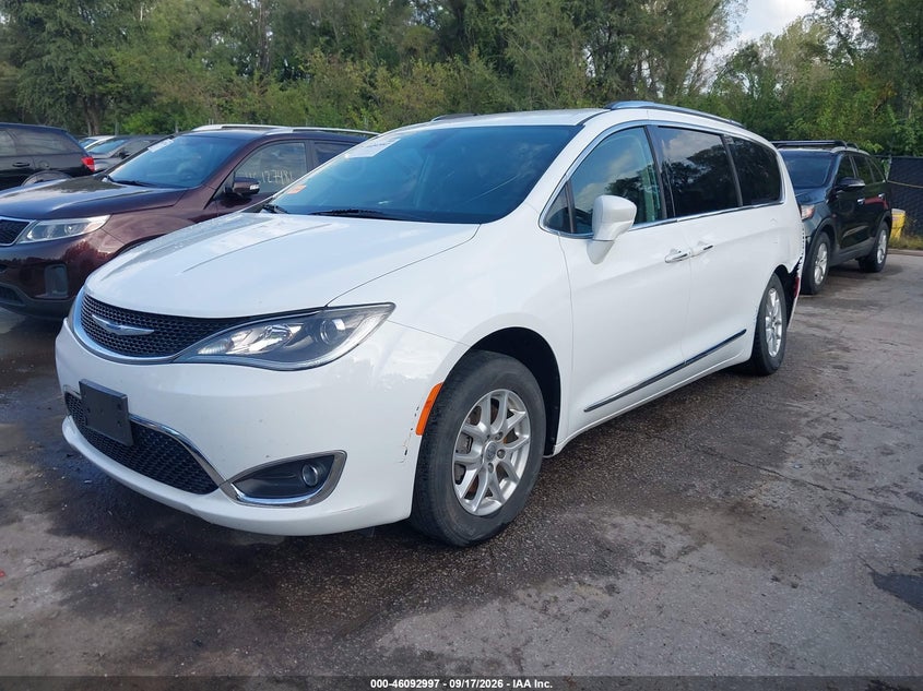 Vin: 2c4rc1bg6lr287210, lot: 46592604, chrysler pacifica touring l 20202