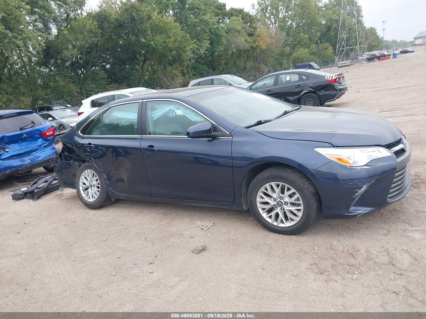 TOYOTA CAMRY - zdjęcie 13