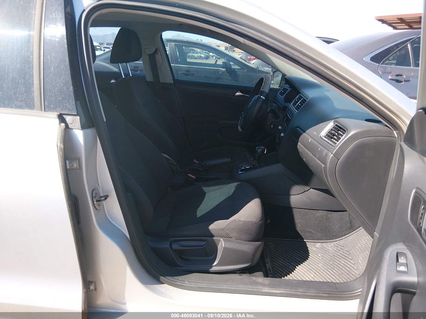 2012 VOLKSWAGEN JETTA auction photo 5