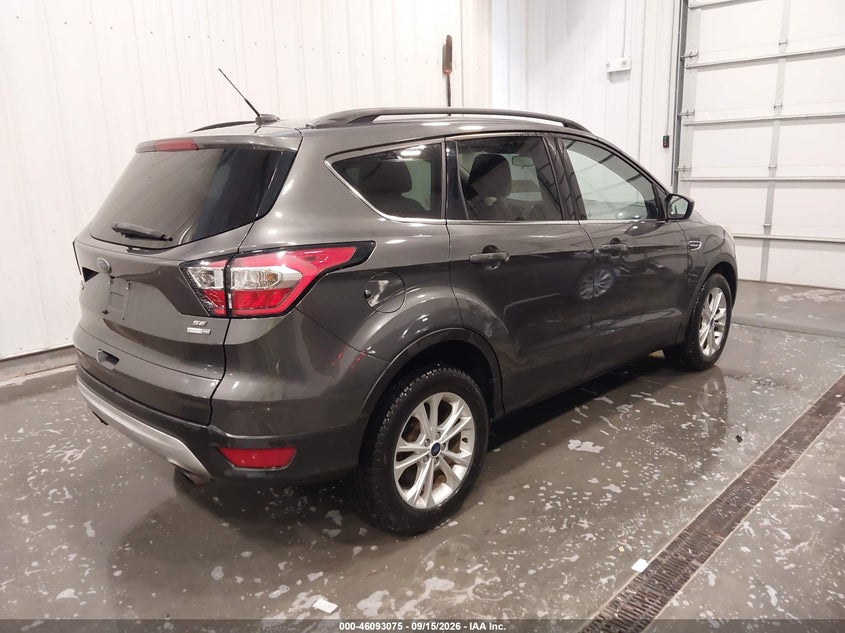 Vin: 1fmcu9gd9huc79933, lot: 46592682, ford escape se 20174