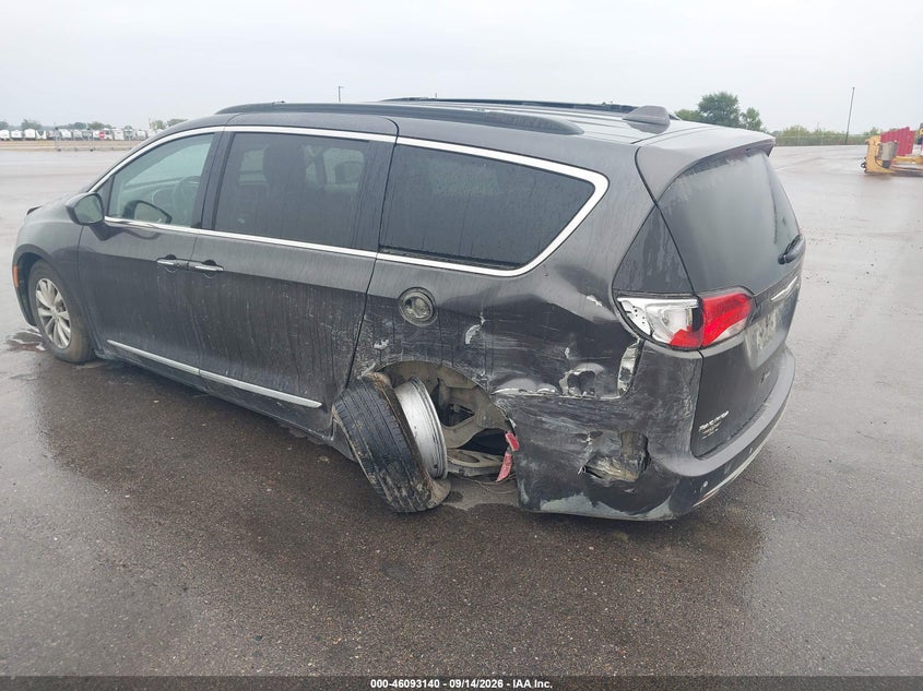 Vin: 2c4rc1bgxhr583452, lot: 46592747, chrysler pacifica touring-l 20173